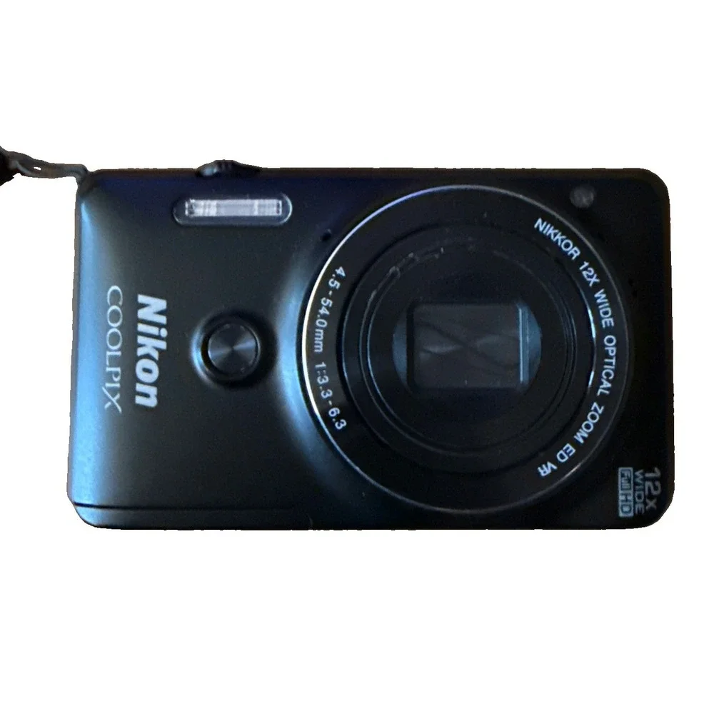Nikon COOLPIX S6900 16MP Digital Camera Black Flip Screen Battery Case MINT
